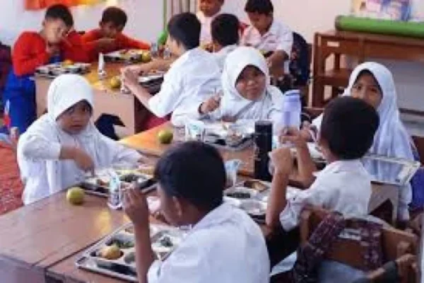 Program MBG di Tahun Pertama Prabowo-Gibran Perkuat Ekosistem Ekonomi Mikro